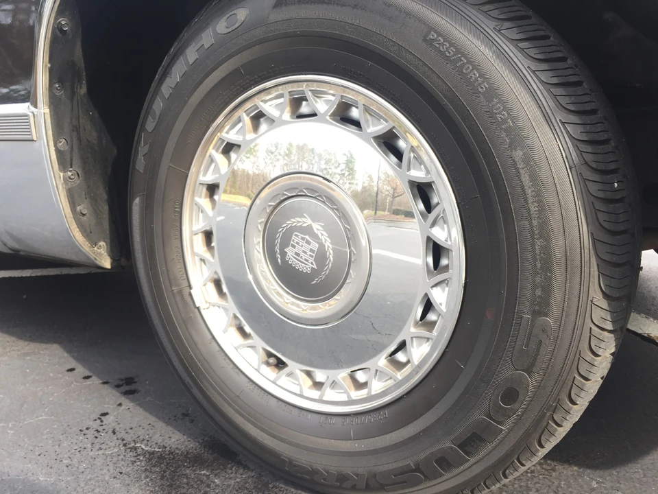 1996 Cadillac Fleetwood - Image 23 of 31