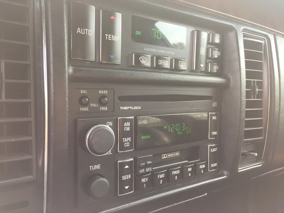1996 Cadillac Fleetwood - Image 30 of 31