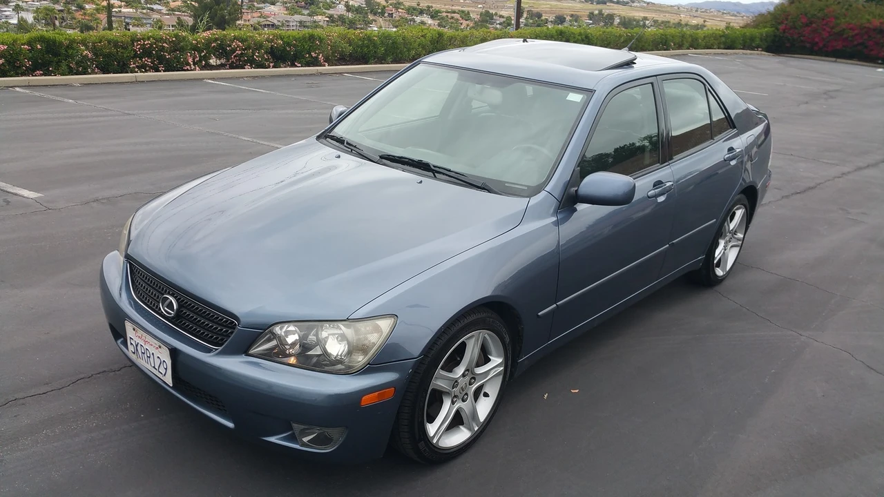 2005 Lexus IS 1st Gen - Image 17 of 31