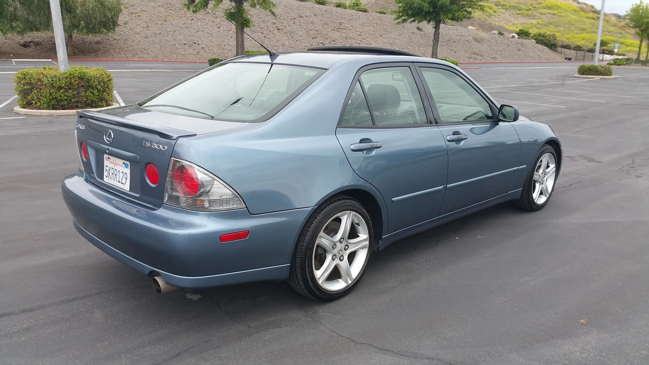 2005 Lexus IS 1st Gen - Image 2 of 31