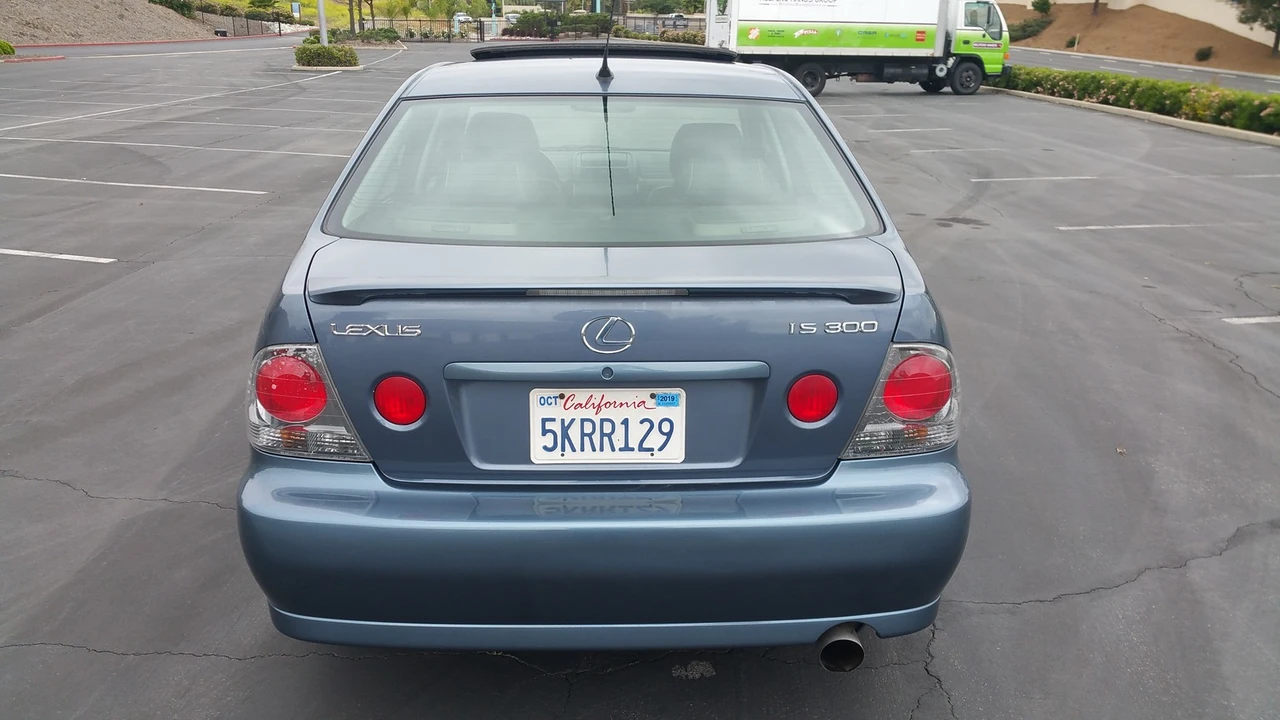 2005 Lexus IS 1st Gen - Image 29 of 31