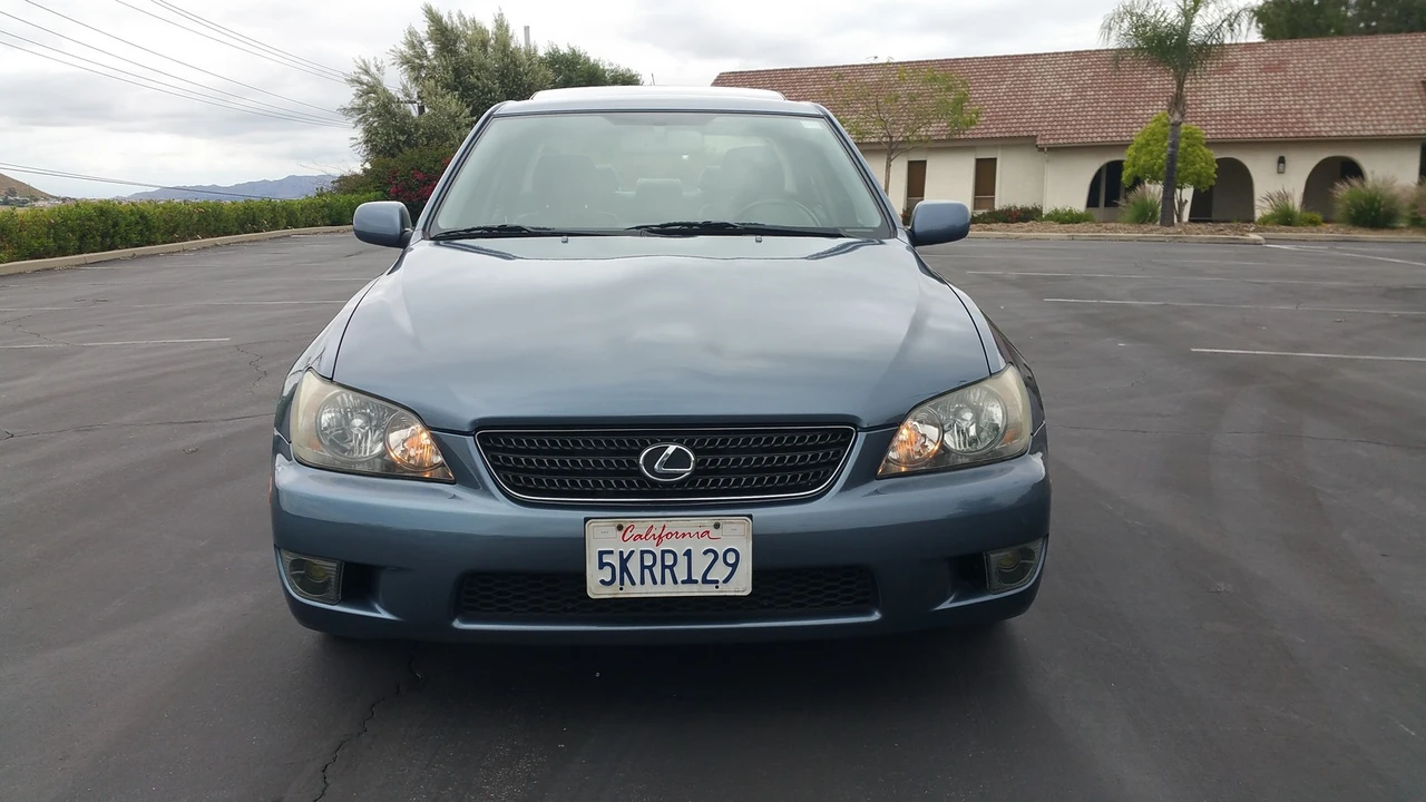 2005 Lexus IS 1st Gen - Image 11 of 31