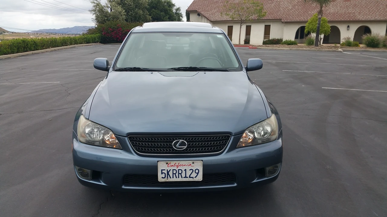 2005 Lexus IS 1st Gen - Image 15 of 31