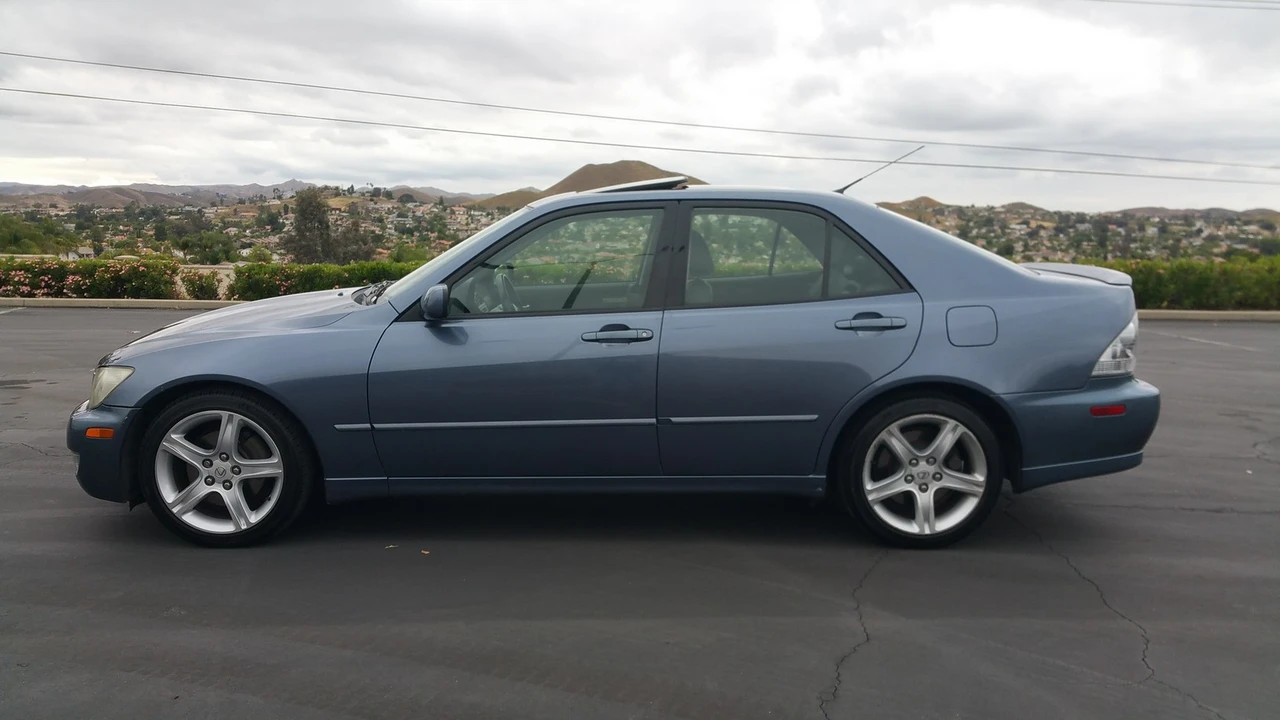2005 Lexus IS 1st Gen - Image 22 of 31