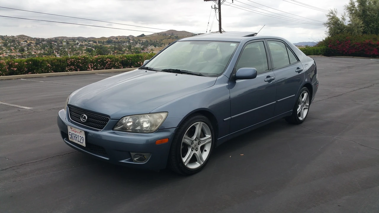 2005 Lexus IS 1st Gen - Image 16 of 31