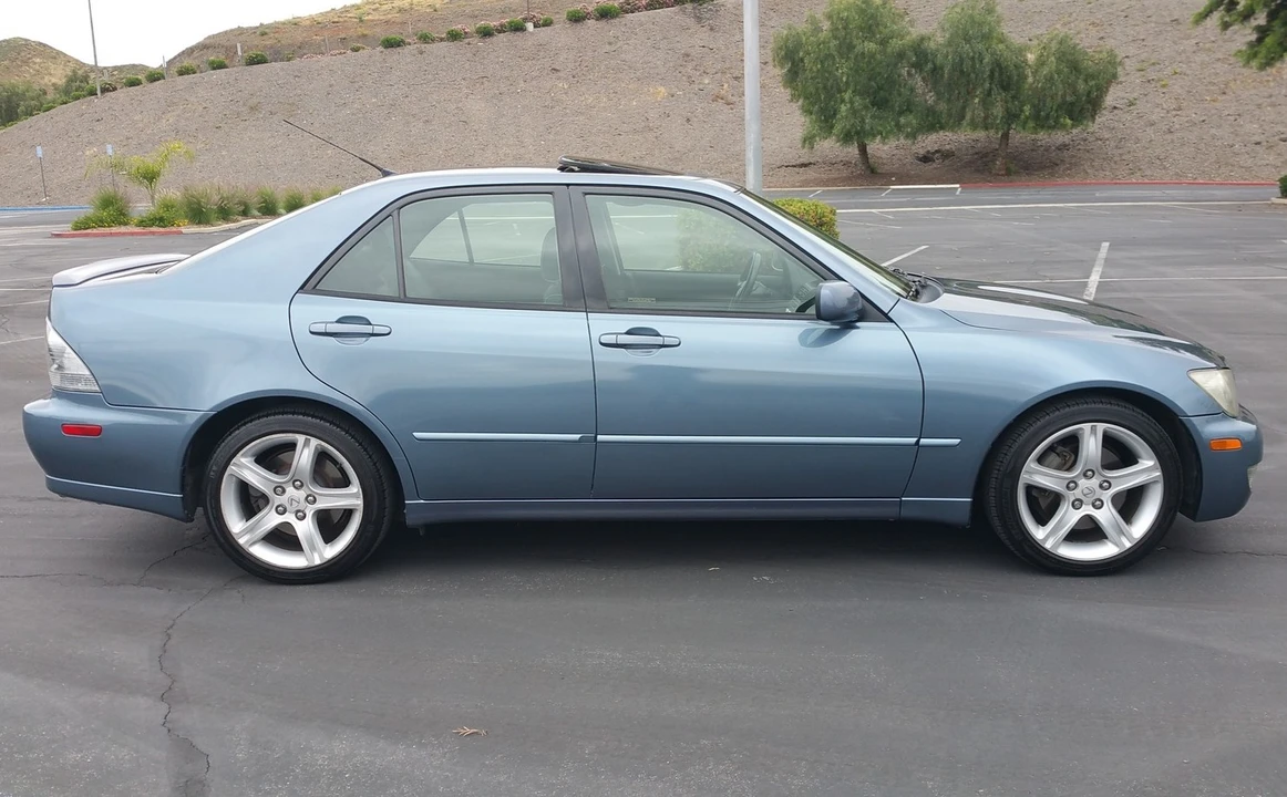 2005 Lexus IS 1st Gen - Image 5 of 31