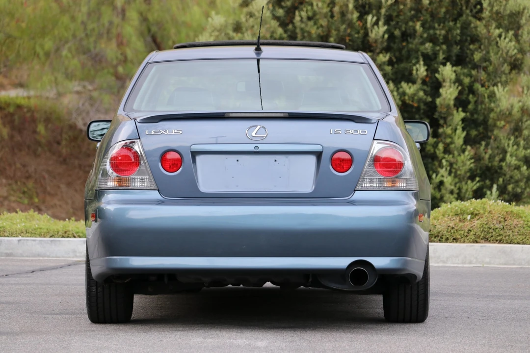 2005 Lexus IS 1st Gen - Image 27 of 31