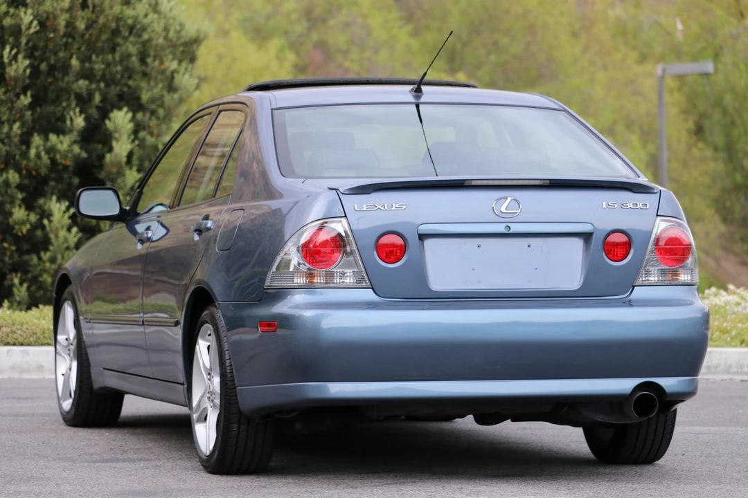 2005 Lexus IS 1st Gen - Image 25 of 31