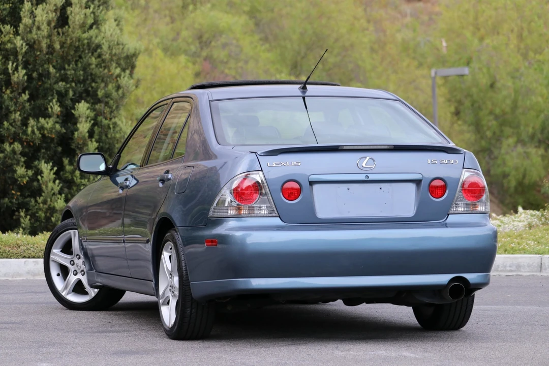 2005 Lexus IS 1st Gen - Image 26 of 31