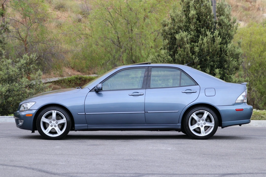 2005 Lexus IS 1st Gen - Image 21 of 31