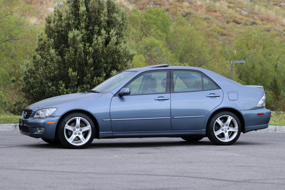 2005 Lexus IS 1st Gen - Image 20 of 31