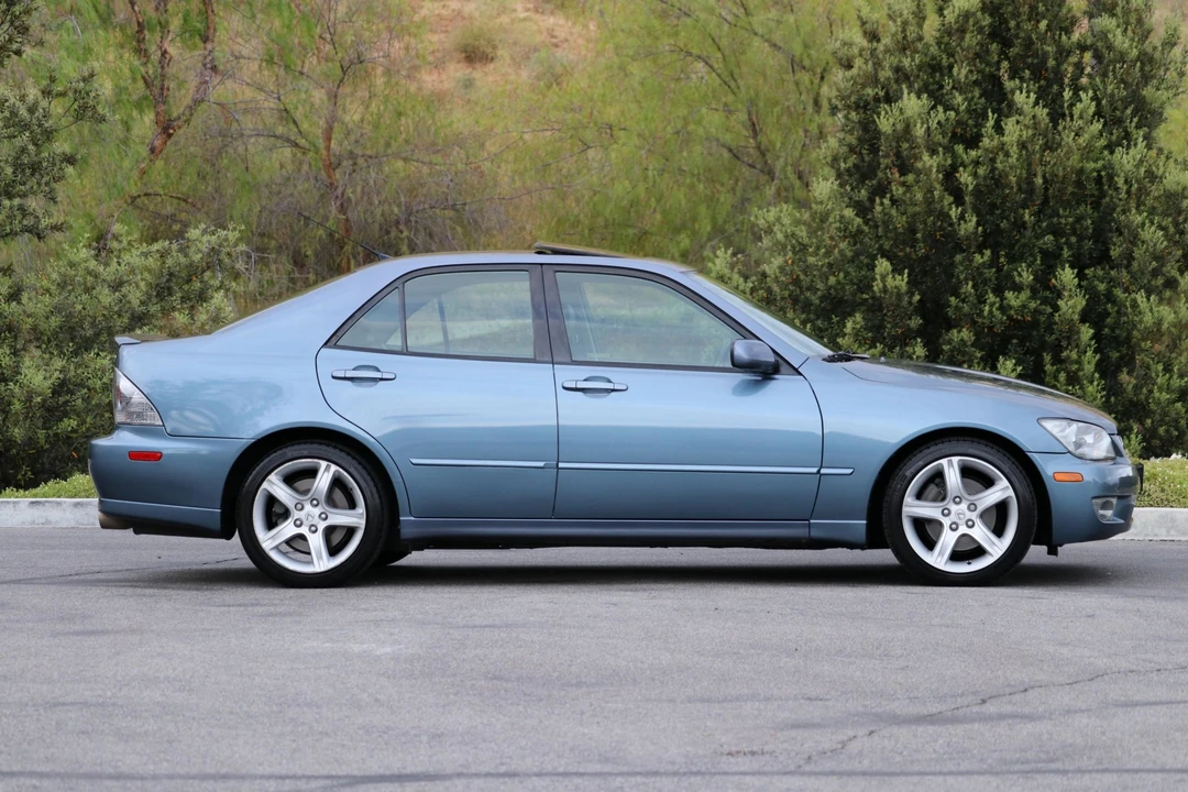 2005 Lexus IS 1st Gen - Image 4 of 31