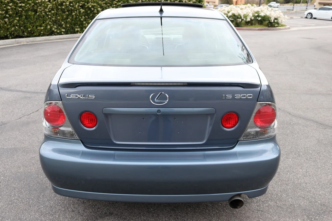 2005 Lexus IS 1st Gen - Image 28 of 31