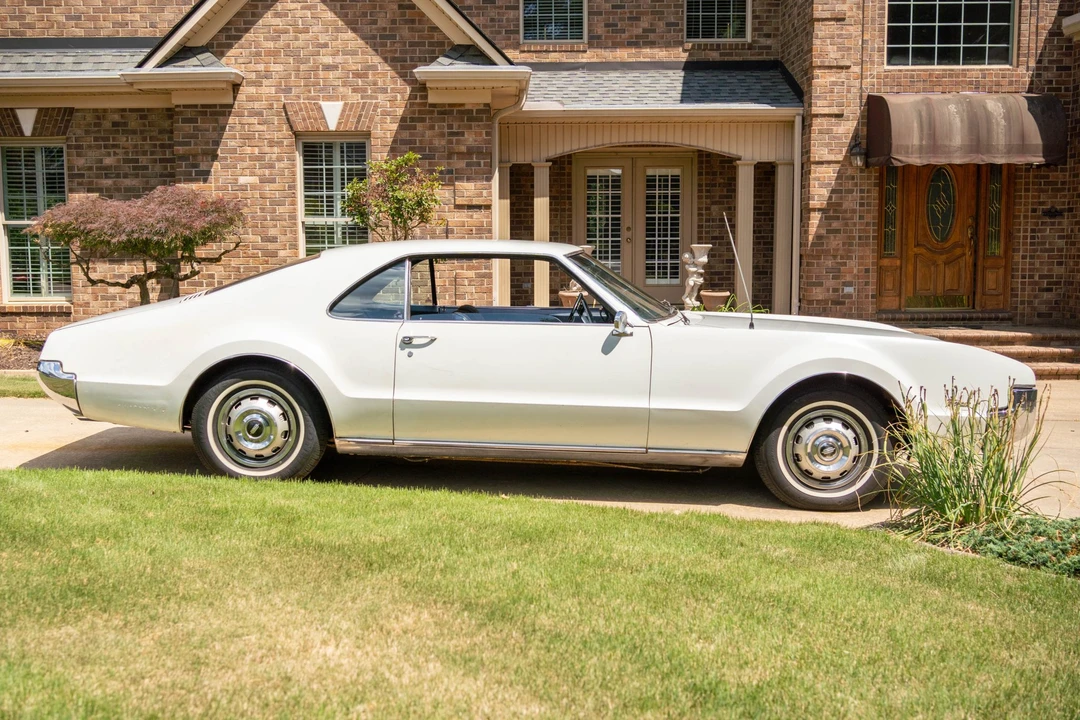1966 Oldsmobile - Image 8 of 31