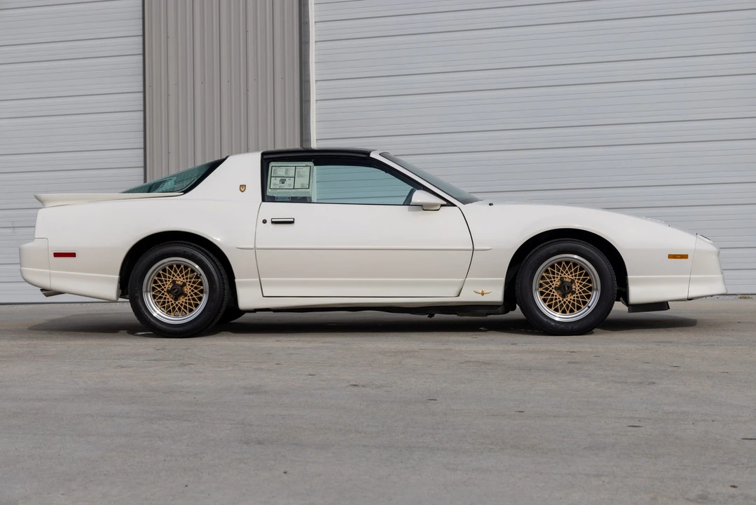 1989 Pontiac Firebird Trans Am 3rd Gen - Image 13 of 31
