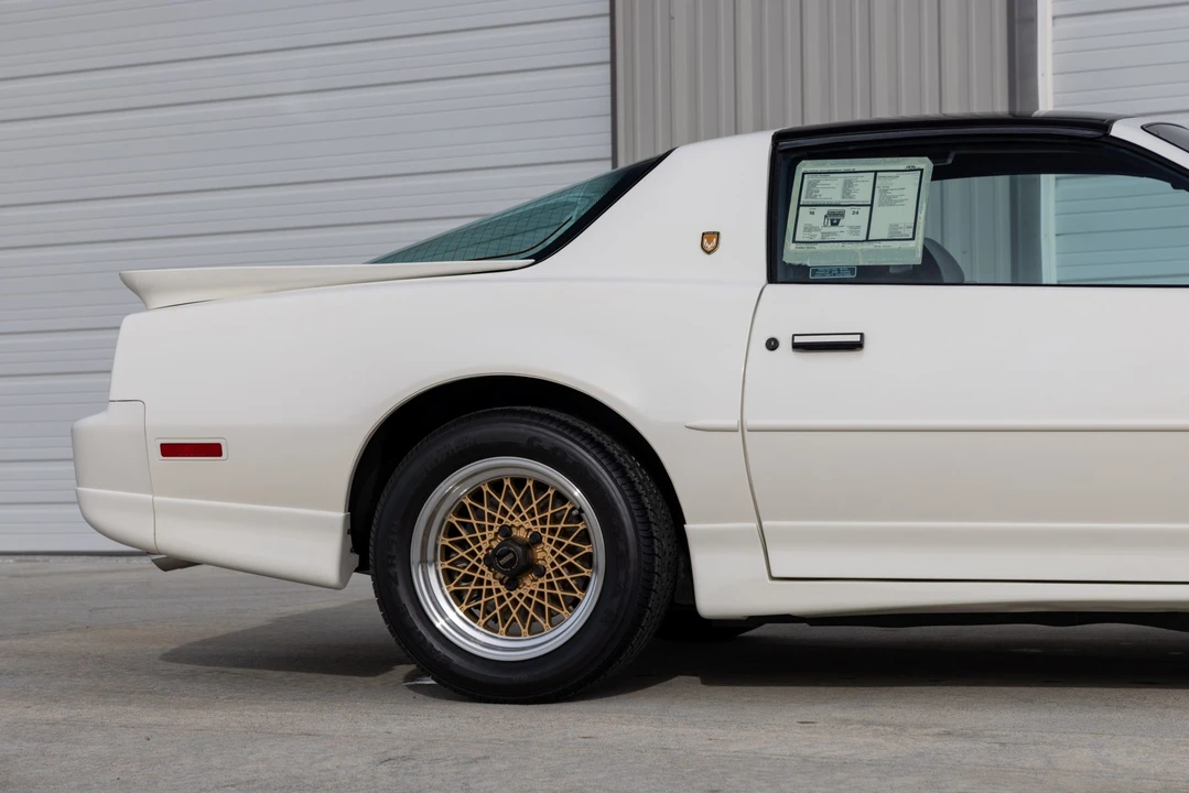 1989 Pontiac Firebird Trans Am 3rd Gen - Image 19 of 31