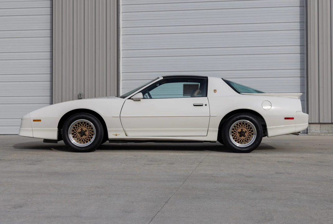 1989 Pontiac Firebird Trans Am 3rd Gen - Image 9 of 31