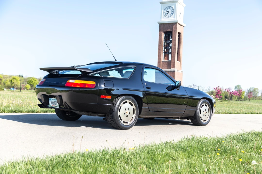 1989 Porsche 928 S4 - Image 9 of 31