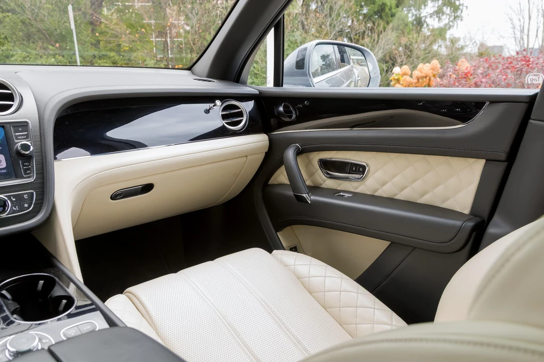 2017 Bentley Bentayga - Image 31 of 31