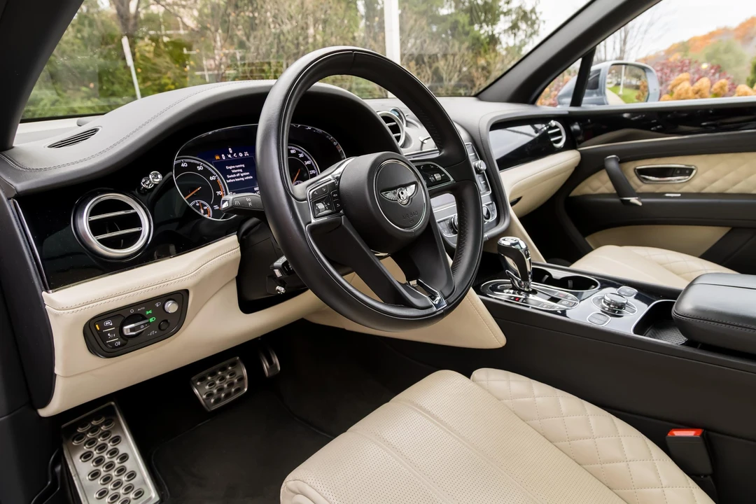 2017 Bentley Bentayga - Image 27 of 31