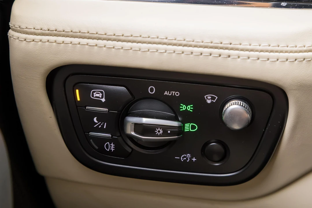 2017 Bentley Bentayga - Image 28 of 31