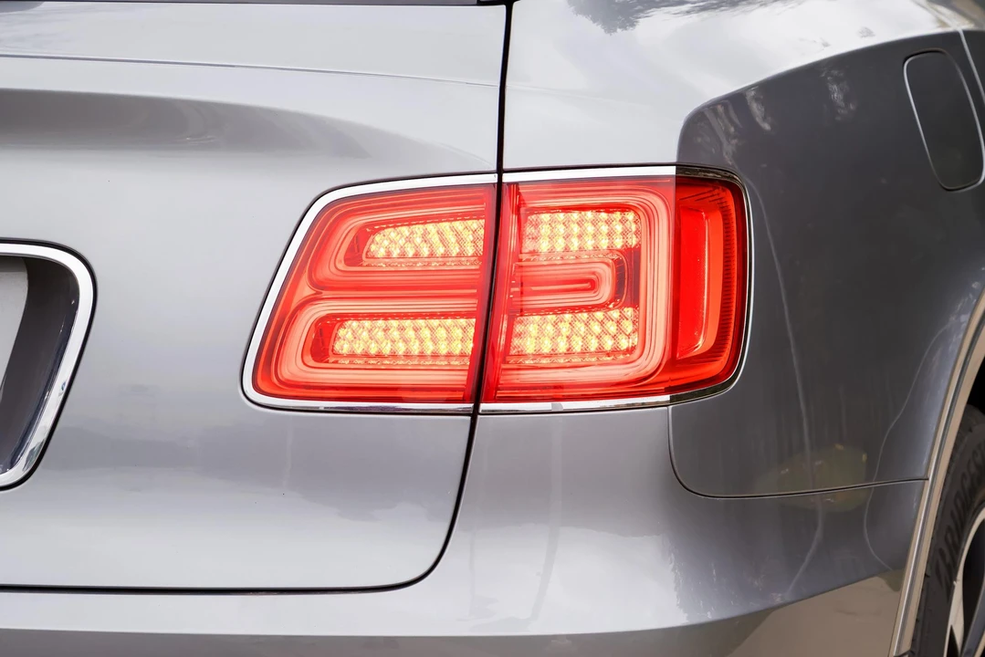 2017 Bentley Bentayga - Image 14 of 31