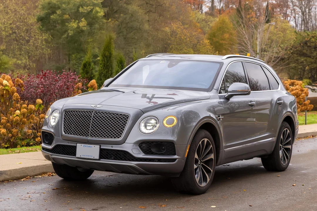 2017 Bentley Bentayga - Image 2 of 31