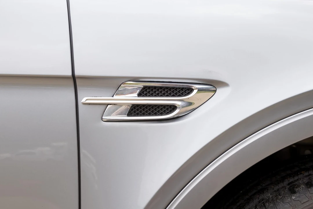 2017 Bentley Bentayga - Image 21 of 31