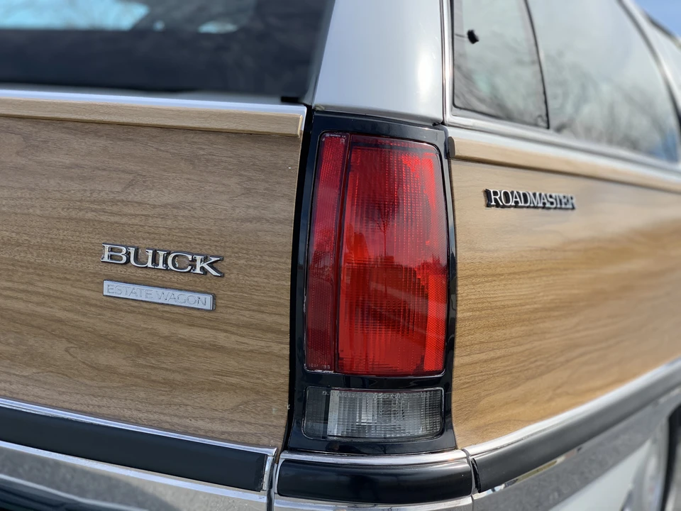 1995 Buick Roadmaster - Image 28 of 31