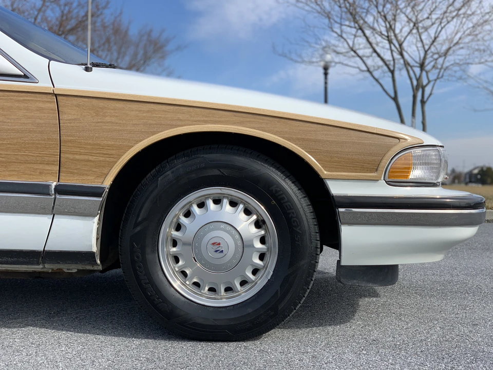 1995 Buick Roadmaster - Image 13 of 31