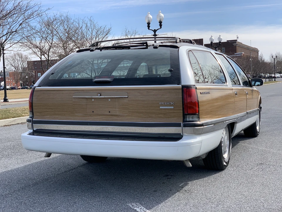 1995 Buick Roadmaster - Image 4 of 31