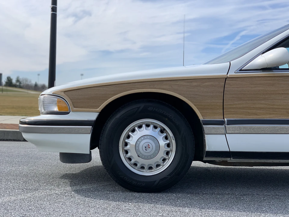 1995 Buick Roadmaster - Image 10 of 31