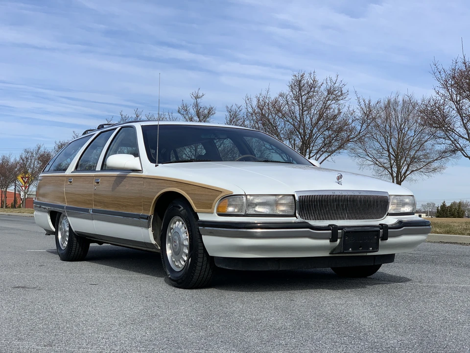 1995 Buick Roadmaster - Image 2 of 31