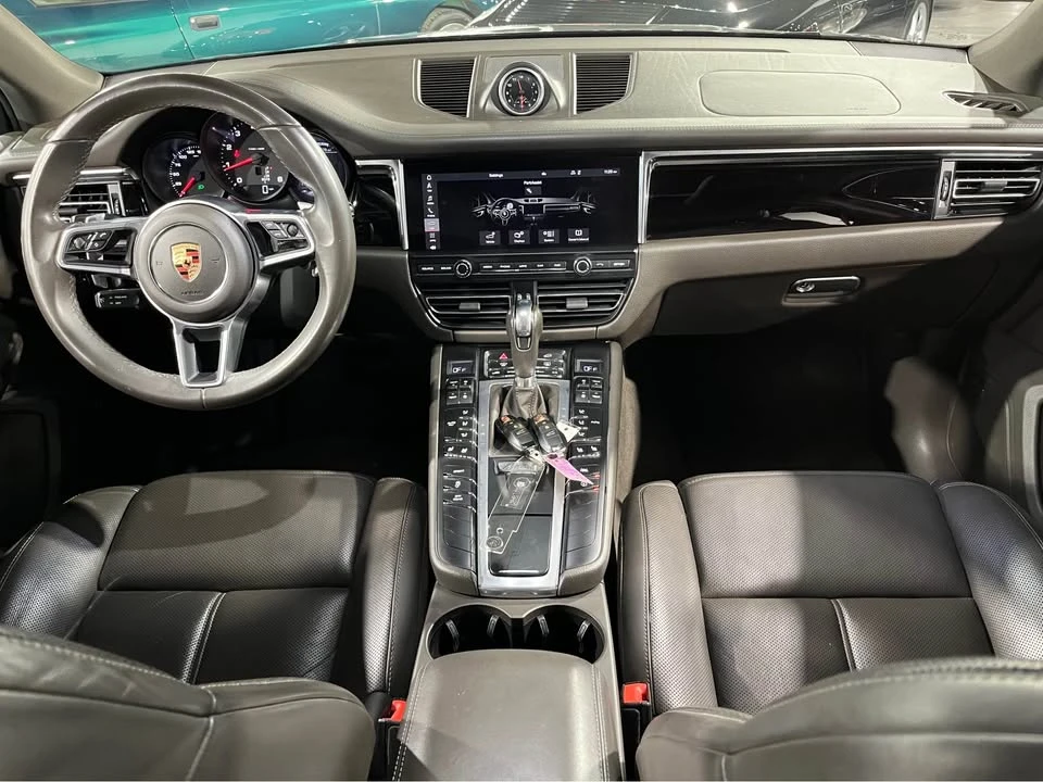 2020 Porsche Macan - Image 8 of 9