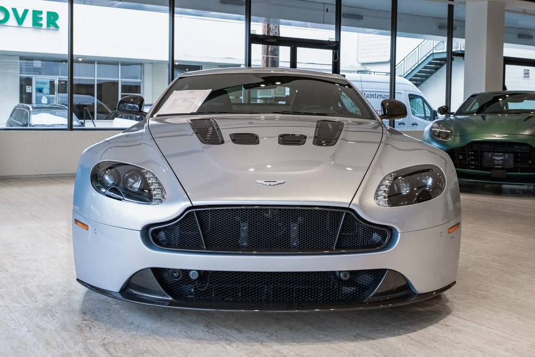 2017 Aston Martin V12 Vantage (2010-2018) - Image 3 of 31