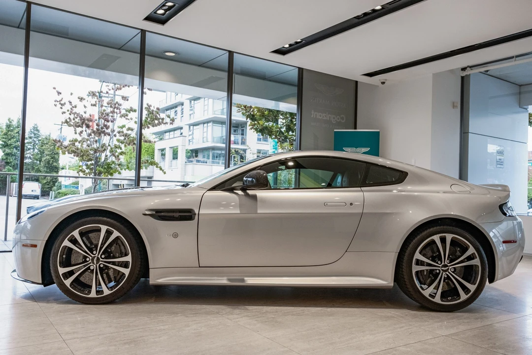 2017 Aston Martin V12 Vantage (2010-2018) - Image 11 of 31
