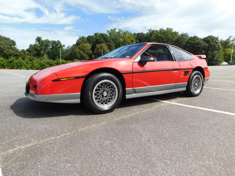 1986 Pontiac Fiero GT - Image 11 of 31