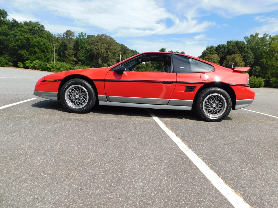 1986 Pontiac Fiero GT - Image 12 of 31