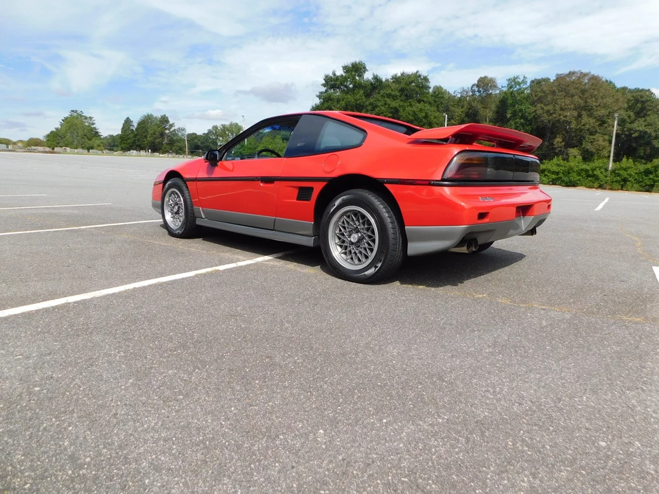 1986 Pontiac Fiero GT - Image 17 of 31