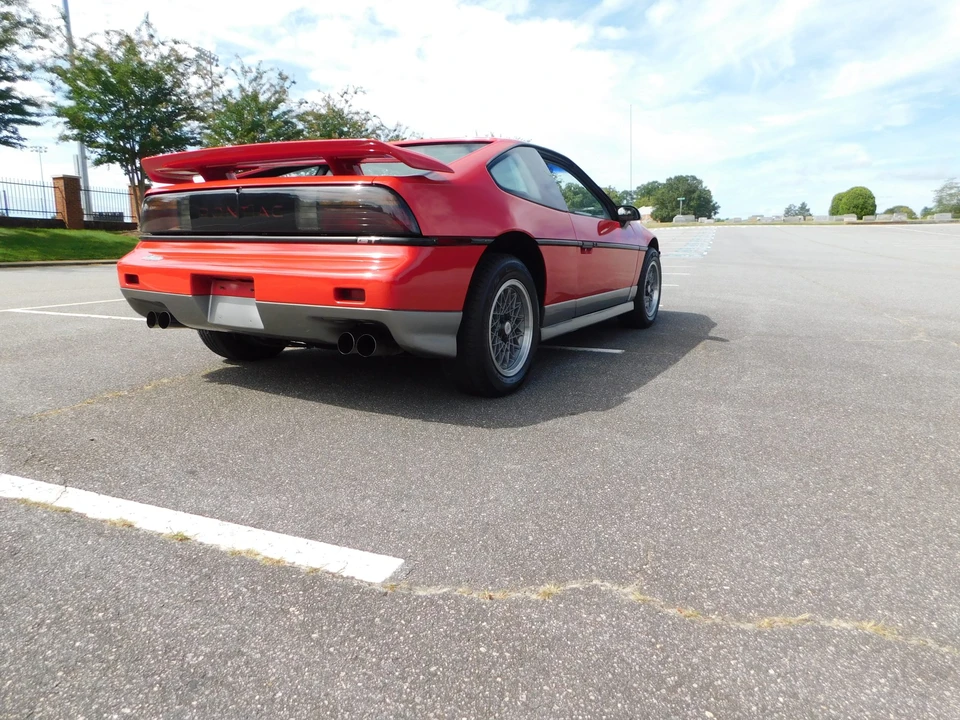 1986 Pontiac Fiero GT - Image 21 of 31