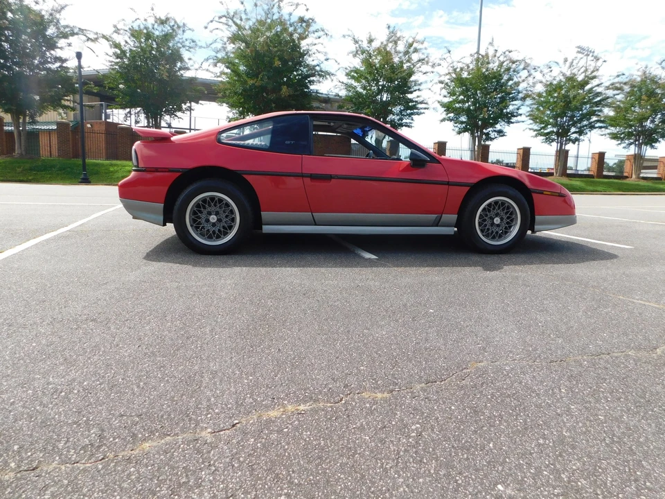 1986 Pontiac Fiero GT - Image 23 of 31