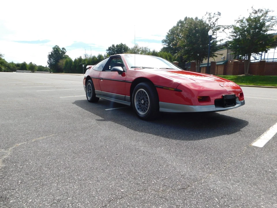 1986 Pontiac Fiero GT - Image 2 of 31