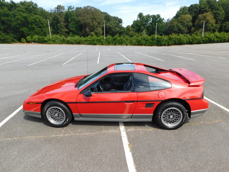 1986 Pontiac Fiero GT - Image 13 of 31