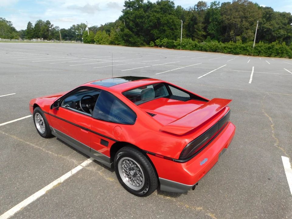 1986 Pontiac Fiero GT - Image 16 of 31