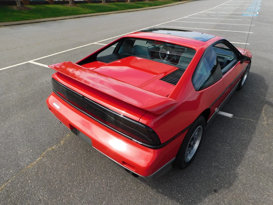 1986 Pontiac Fiero GT - Image 20 of 31