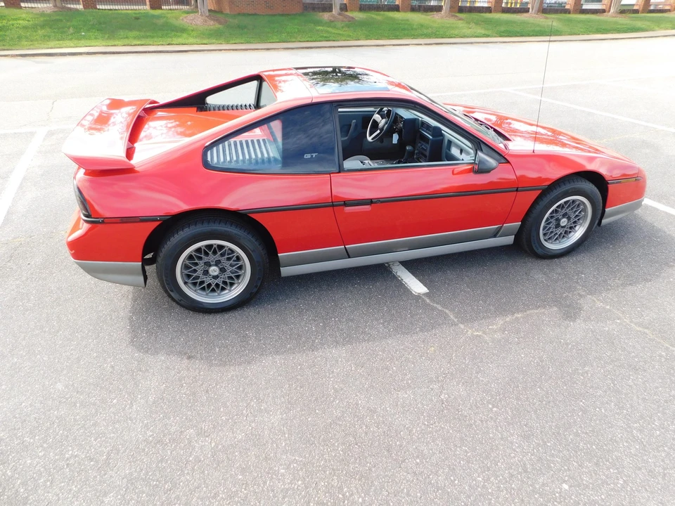 1986 Pontiac Fiero GT - Image 22 of 31