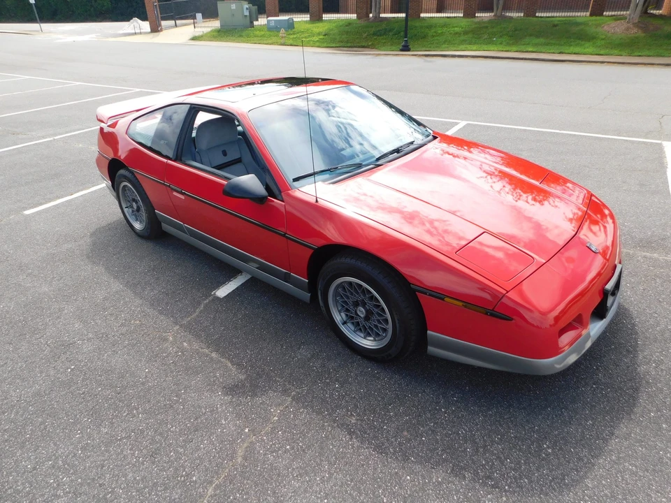 1986 Pontiac Fiero GT - Image 24 of 31