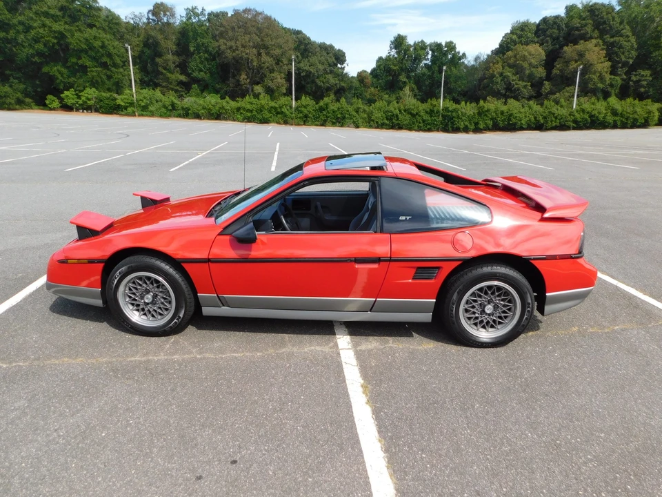 1986 Pontiac Fiero GT - Image 15 of 31