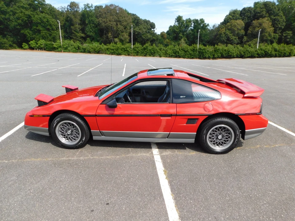 1986 Pontiac Fiero GT - Image 14 of 31