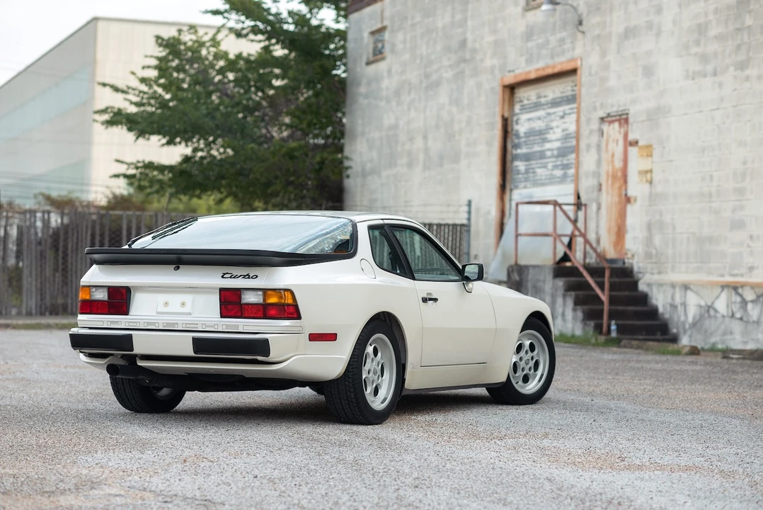 1986 Porsche 944 Turbo - Image 24 of 31